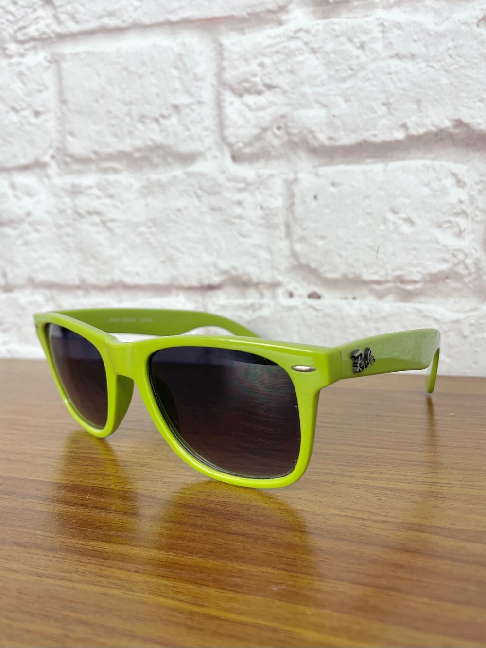 Ray-Ban Wayfarer Lime Green Classic Sunglasses